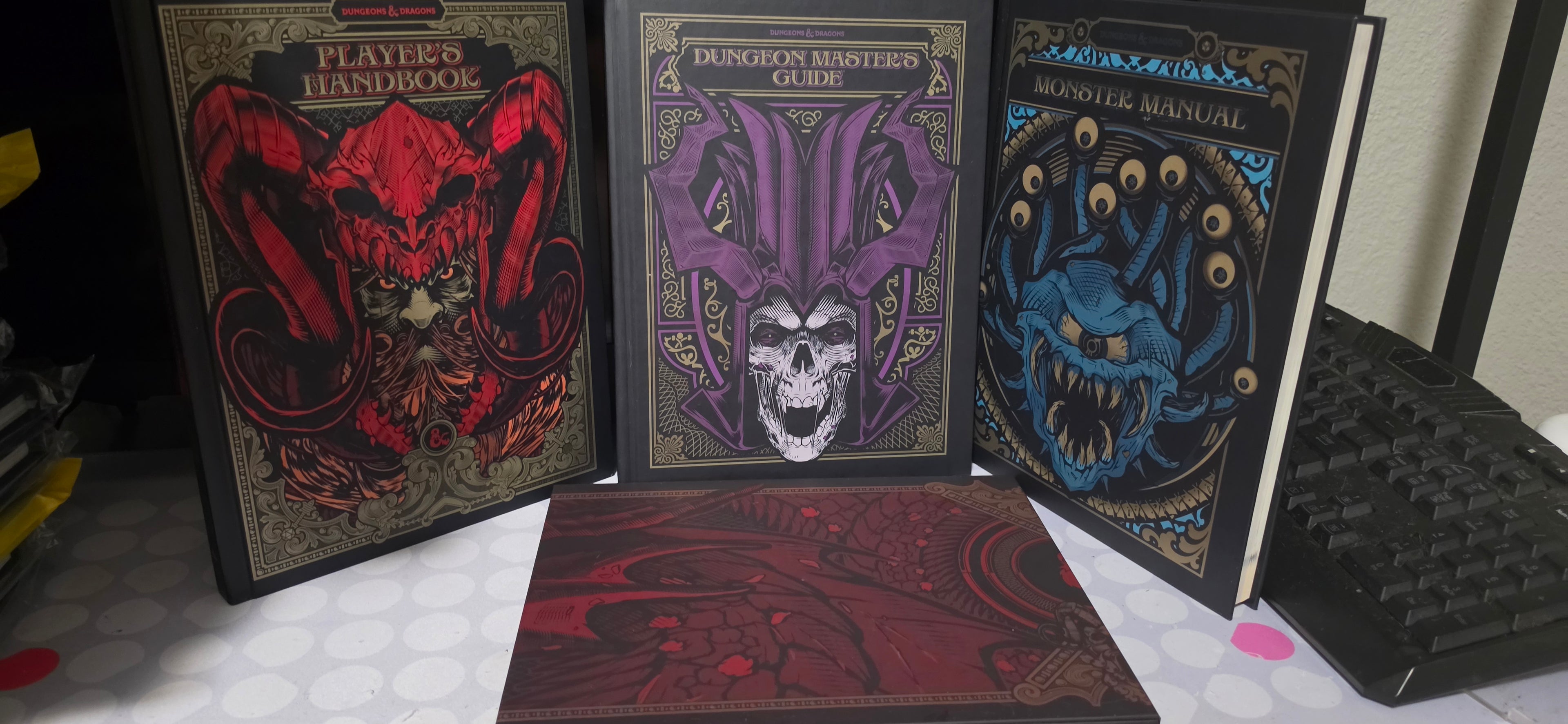 Dungeons & Dragons 5E Core Rulebooks Gift Set — Alternate Art Cover with Slipcase (2014)